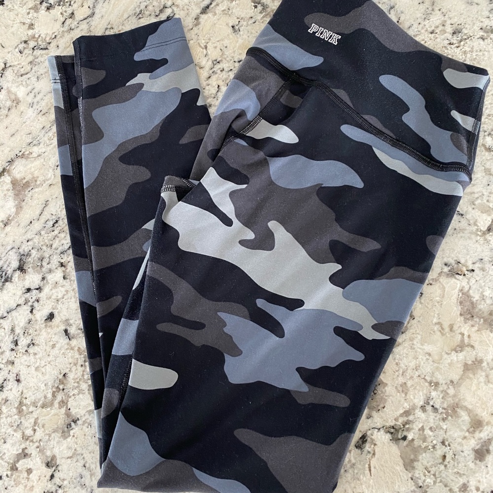 VS Camo leggings